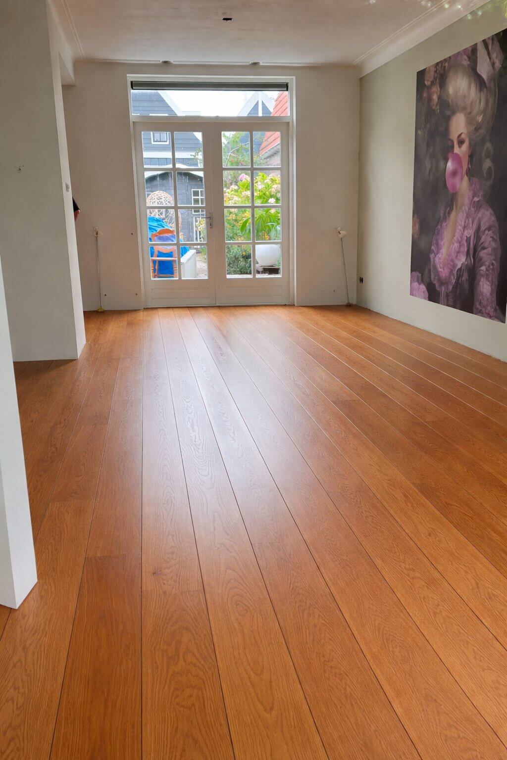 Perfect geschuurde en afgewerkte parketvloer – strak, egaal en als nieuw parket schuren, houten vloer schuren, parket renovatie, vloer schuren en lakken, parketteur, vloer herstellen